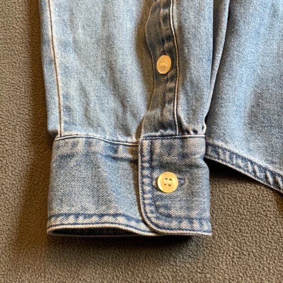 Jones Jeans Wormens Light Wash Blue Denim Button Up Shirt Size 8 - Picture 3 of 6